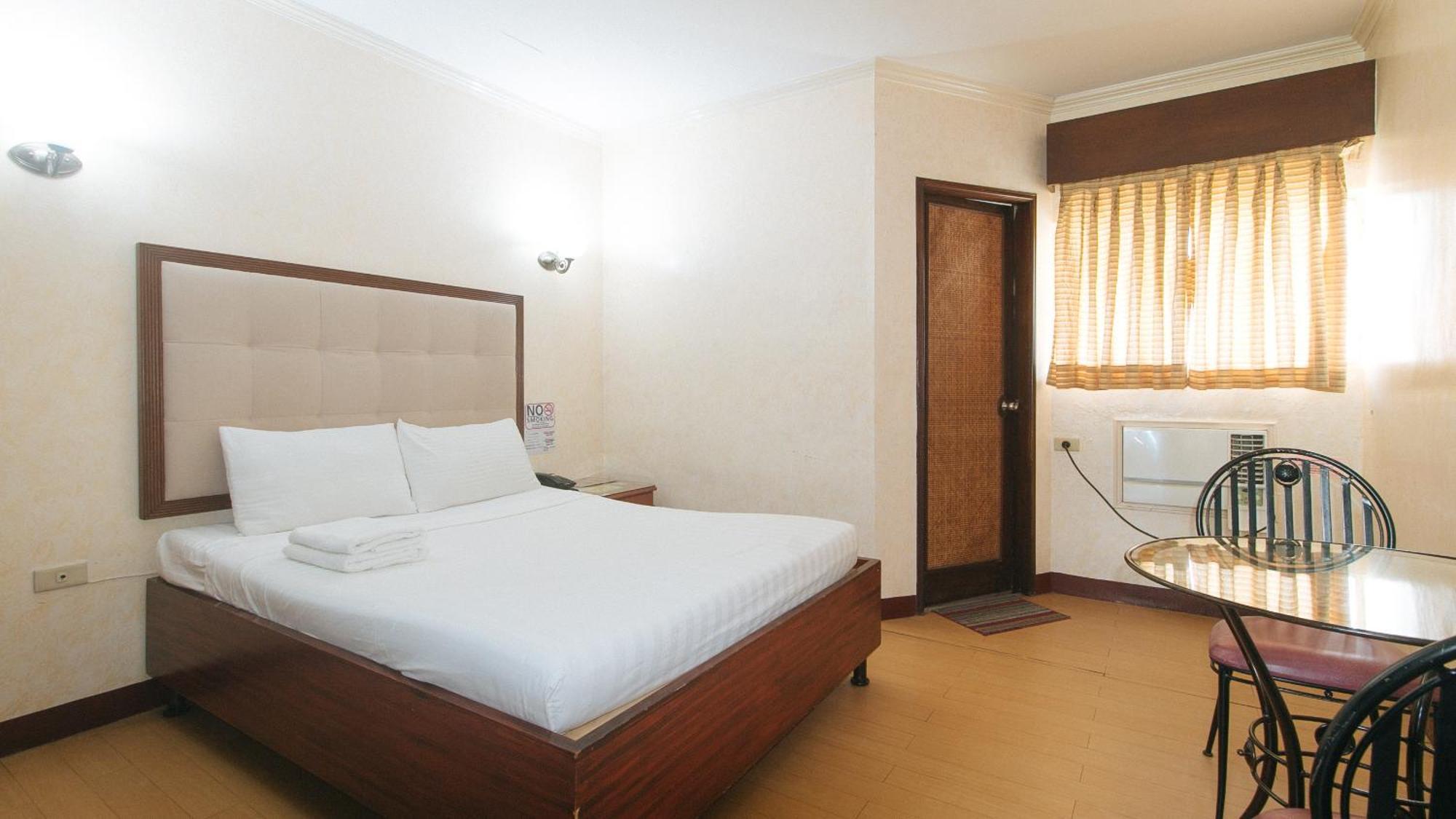 Bliss Hotel Dau Mabalacat Exteriör bild