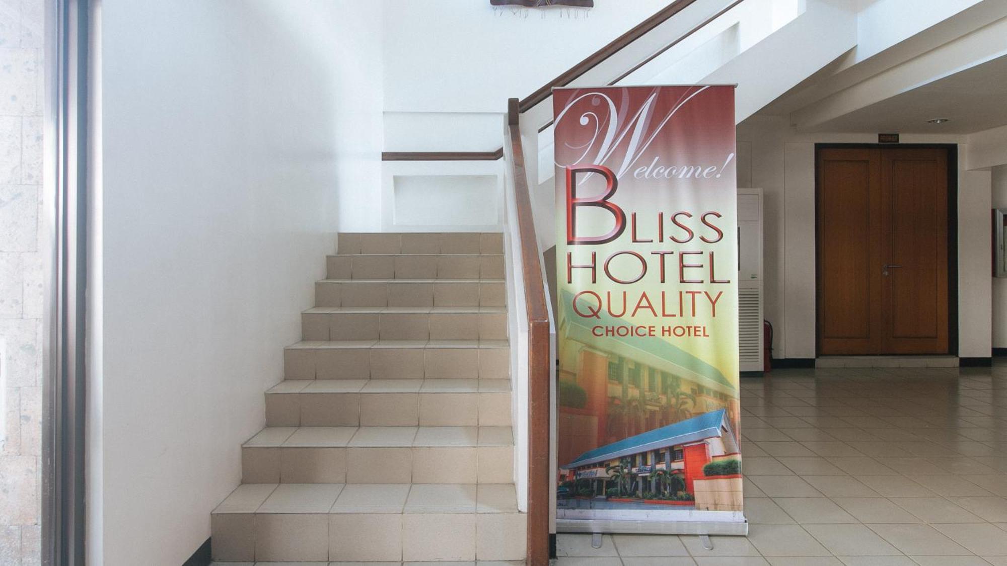 Bliss Hotel Dau Mabalacat Exteriör bild