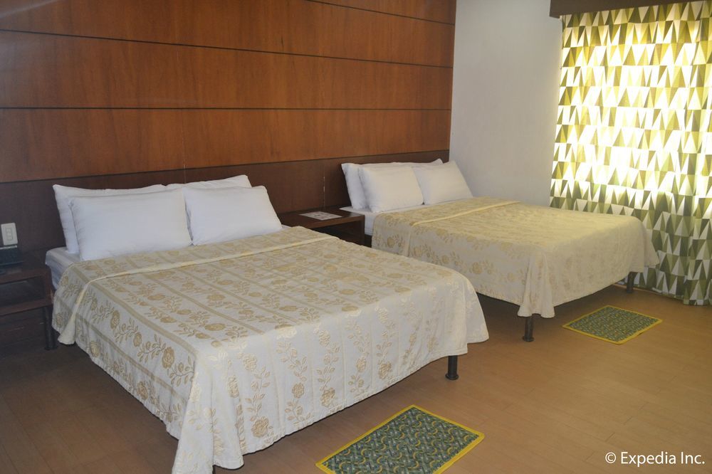 Bliss Hotel Dau Mabalacat Exteriör bild