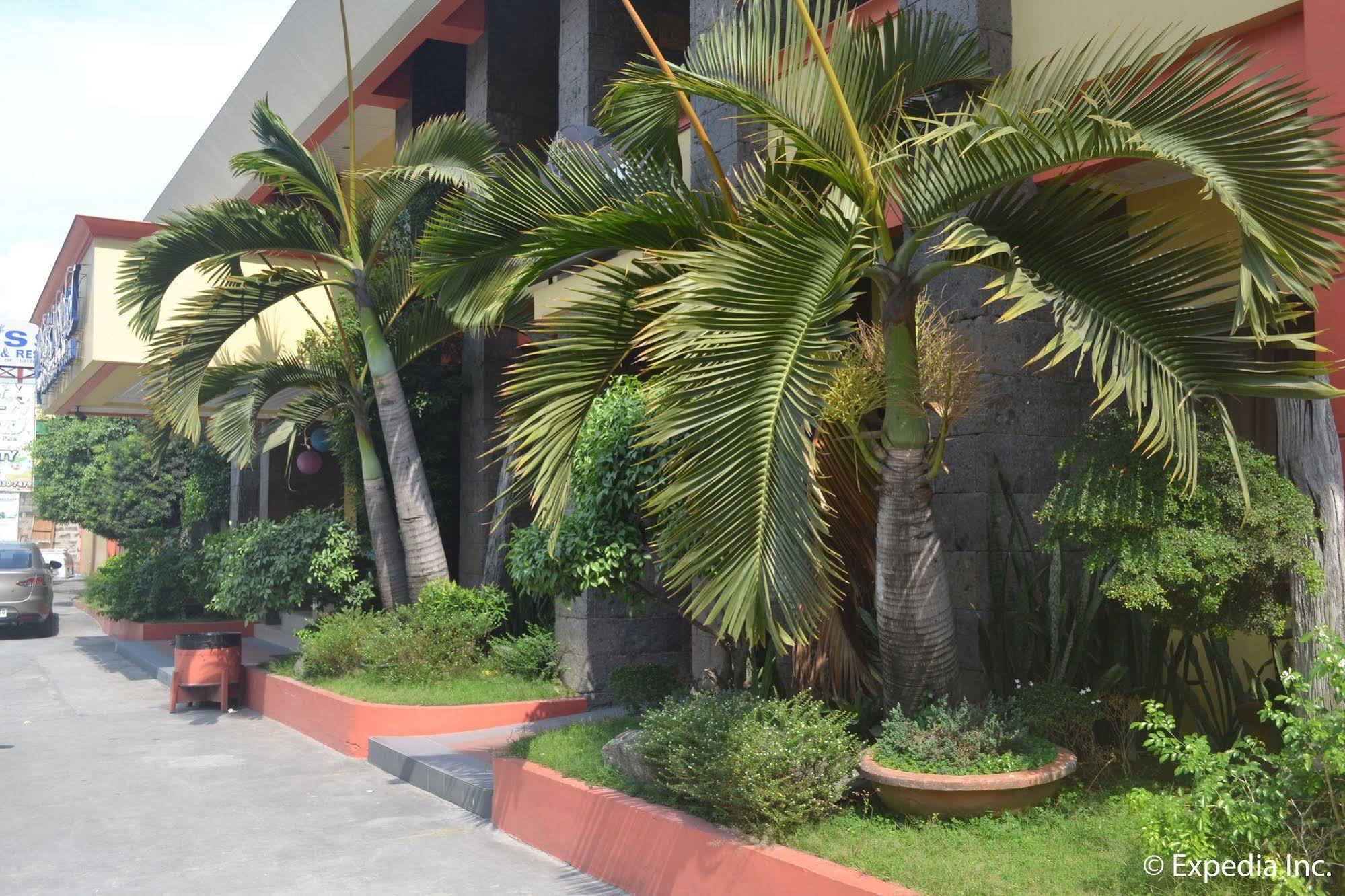 Bliss Hotel Dau Mabalacat Exteriör bild
