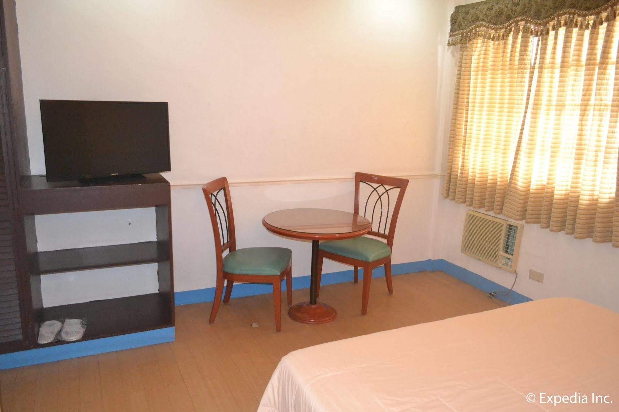 Bliss Hotel Dau Mabalacat Exteriör bild